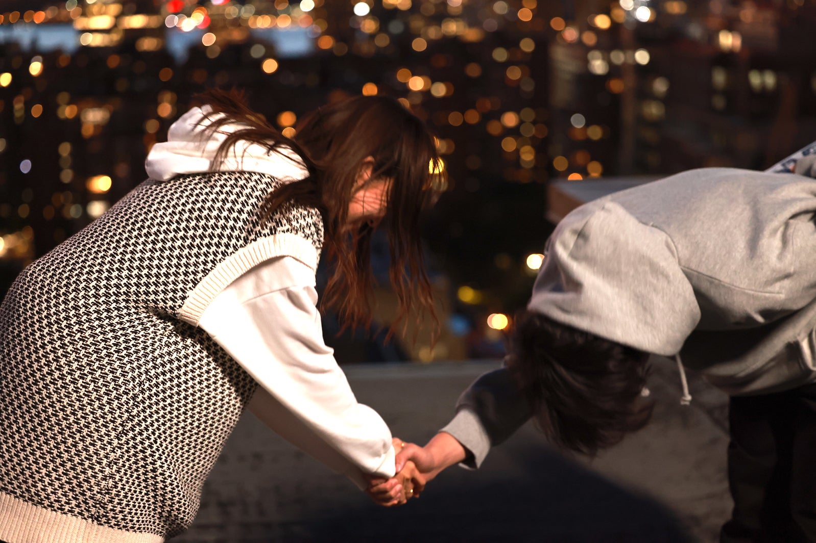 小島梨里杏、柾木玲弥「恋愛ドラマな恋がしたい in NEW YORK」最終話（C）AbemaTV, Inc.