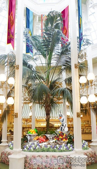 クリスタルパレス・レストラン／（C）Disney