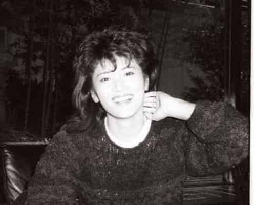 「二代目はクリスチャン」「影の軍団」女優が70歳に 黒ドレス姿が美麗すぎる! 長渕剛と結婚→3人の子供が