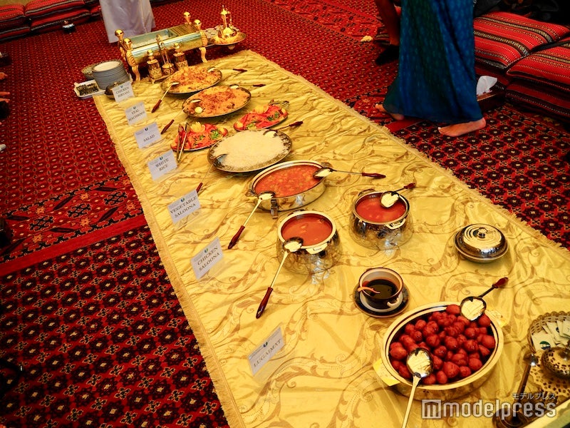 用意されたカルチュラル・ミール、ドバイのおもてなしの礼儀は、たくさん用意するのが基本（C）モデルプレス