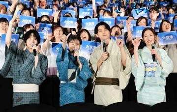 ドラマと別人、実物美しすぎるだろ 木9「大空港」会見現れた松雪泰子53歳が綺麗！ さすがの気品 透き通る美形すごっ