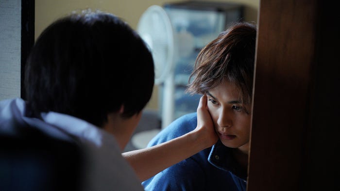 西垣匠、草川拓弥/「みなと商事コインランドリー」第4話より(C)缶爪さわ・椿ゆず/KADOKAWA/「みなと商事コインランドリー」製作委員会