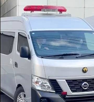 広島 羽月隆太郎容疑者が送検 関係施設の前に約30人の報道陣が詰めかけ無数のフラッシュ