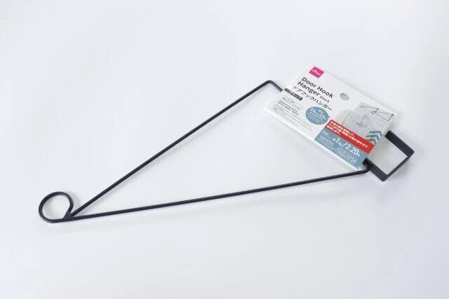 ダイソーのドアフックハンガー(ブラック)1 ダイソーのドアフックハンガー(ブラック)1