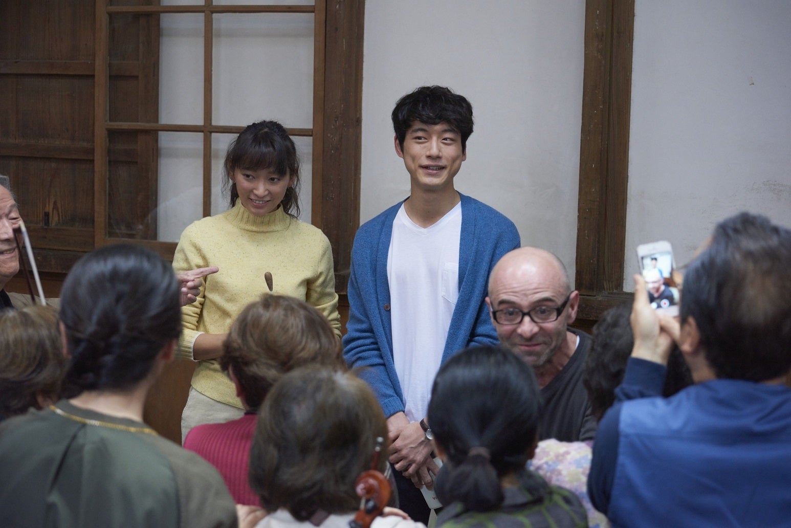 坂口健太郎、杏のピンチを救う？＜場面写真解禁／モデルプレス独占＞