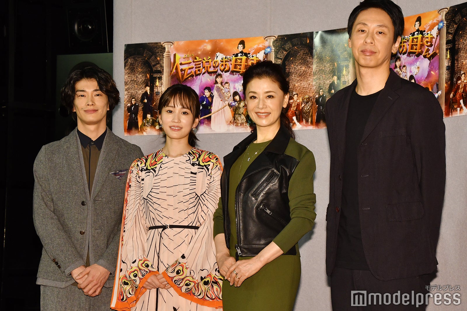（左から）玉置玲央、前田敦子、大地真央、大倉孝二（C）モデルプレス