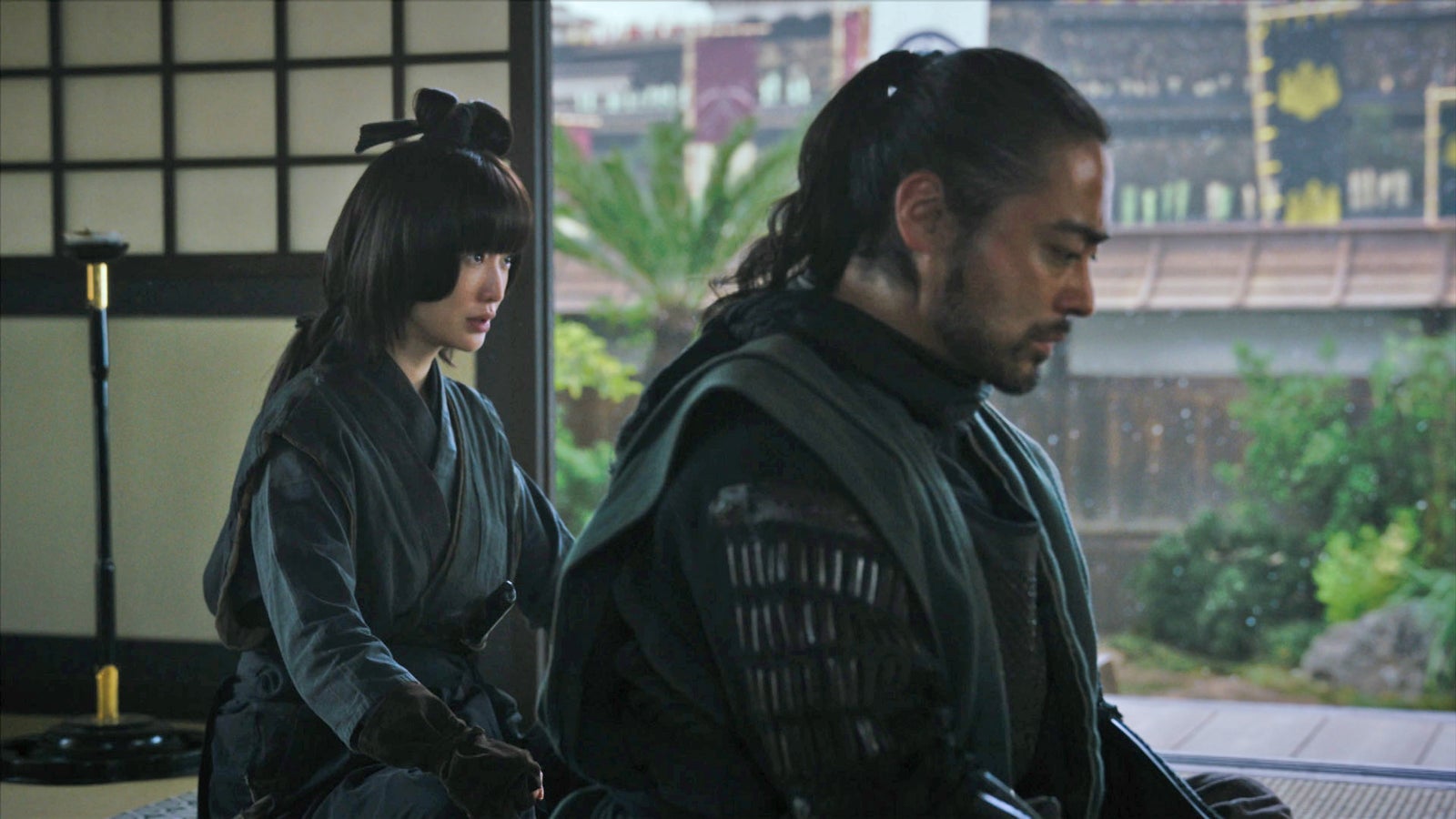 松本まりか、山田孝之（C）NHK