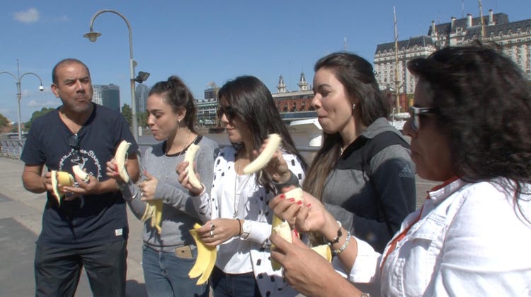 南米のパリ がアツイ 駐車はぶつけ放題 モデルプレス 南米のパリ がアツイ 駐車はぶつけ放題 モデルプレス