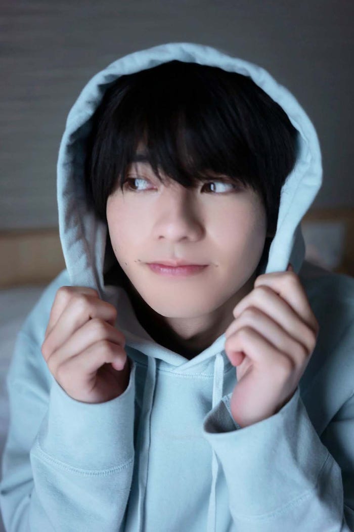 「前田拳太郎1st写真集 Awake」より(C)KADOKAWA/写真:横山マサト
