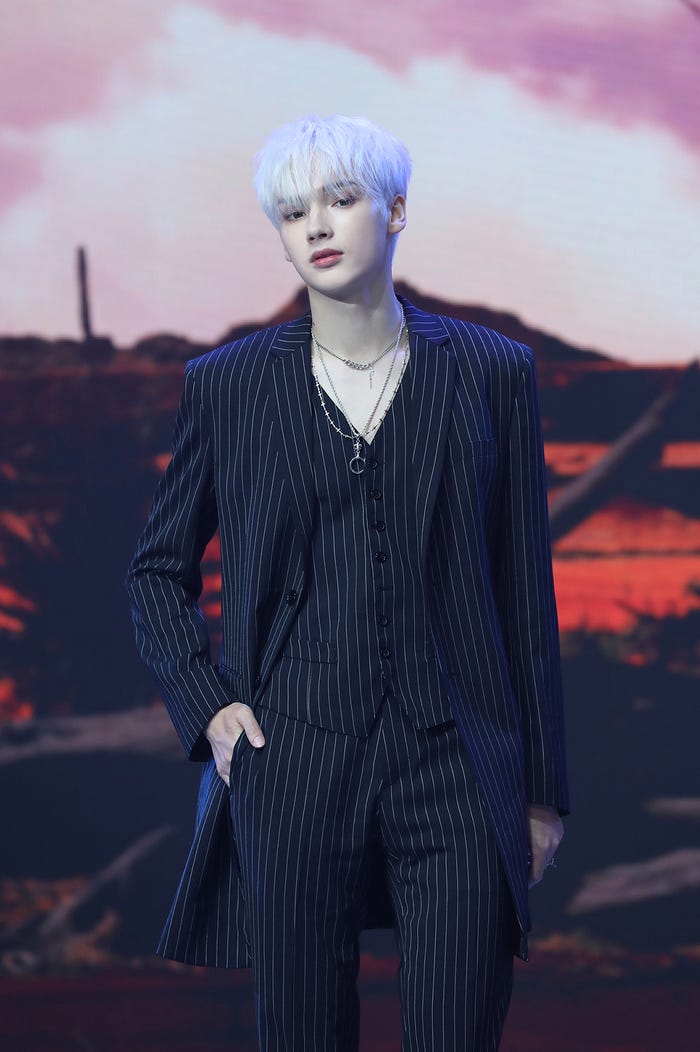 HUENINGKAI(P)&(C) BIGHIT MUSIC