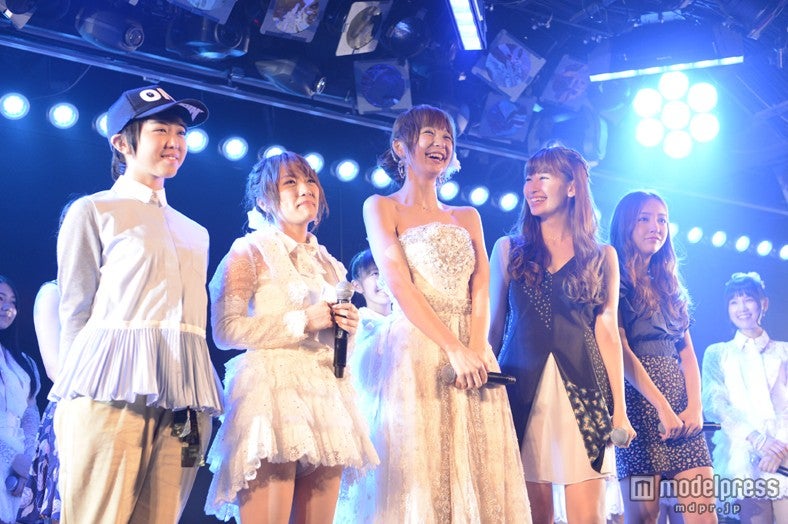 初期メンバーも登場／篠田麻里子の卒業公演（C）AKS