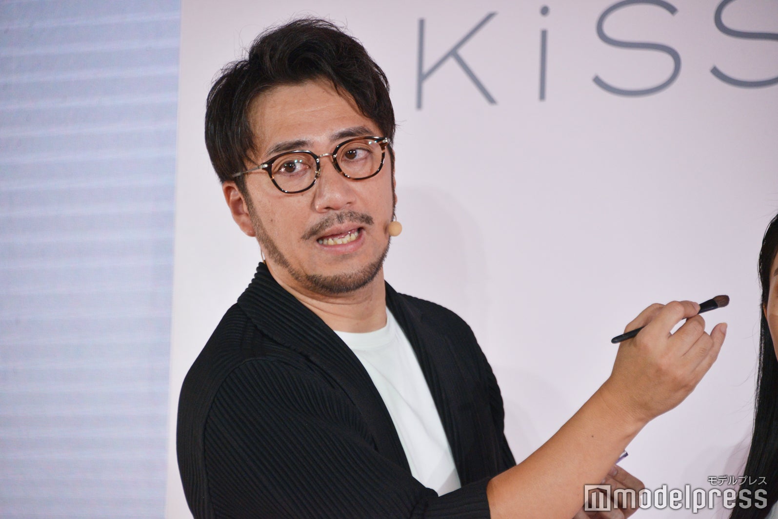 メイクデモを行うKUBOKI氏（C）モデルプレス