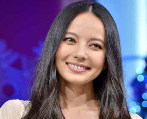 ベッキー、笑顔でテレビ生出演