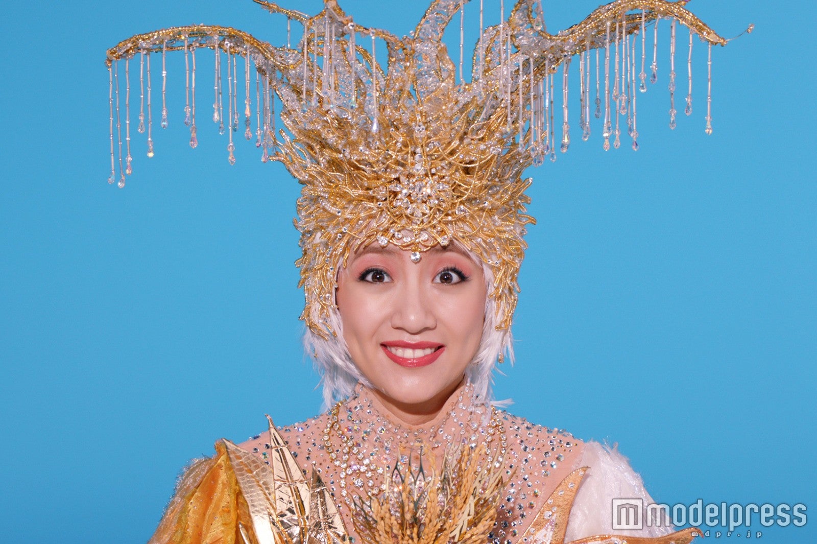 高橋みなみ、イメージ覆す“ド派手な姿”で卒業後ソロ初CM