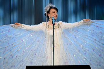 ジュディ・オング 歌手生活60周年に豪華ゲストが祝福 小林幸子が告白、ド派手衣装は「ルーツはジュディ。パクらせていただきました」
