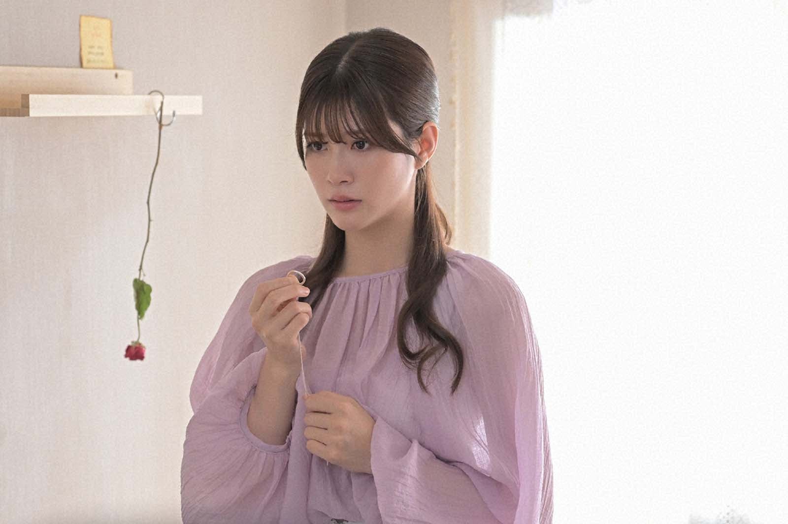 生見愛瑠「くるり～誰が私と恋をした？～」第9話より（C）TBS