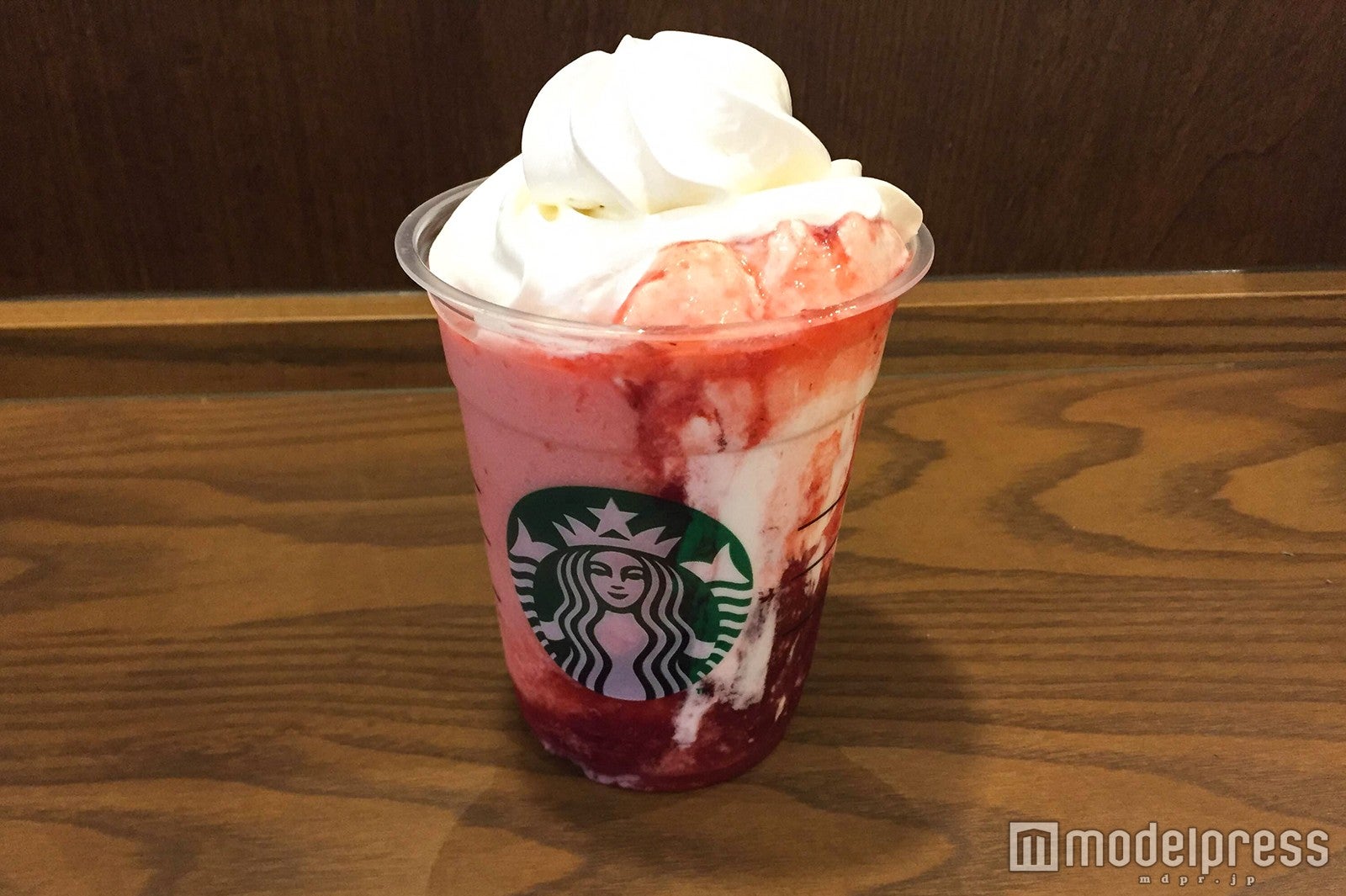 ストロベリー ディライト フラペチーノ（C）モデルプレス