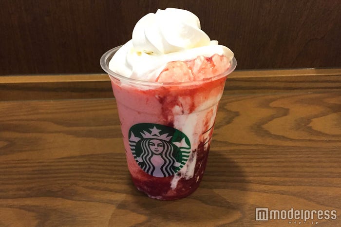ストロベリー ディライト フラペチーノ(C)モデルプレス