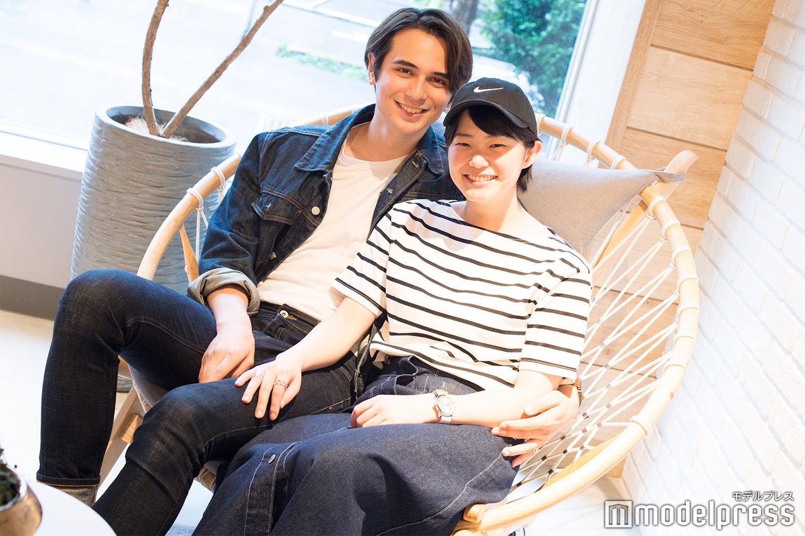 岡本至恩、佐藤つば冴（C）モデルプレス