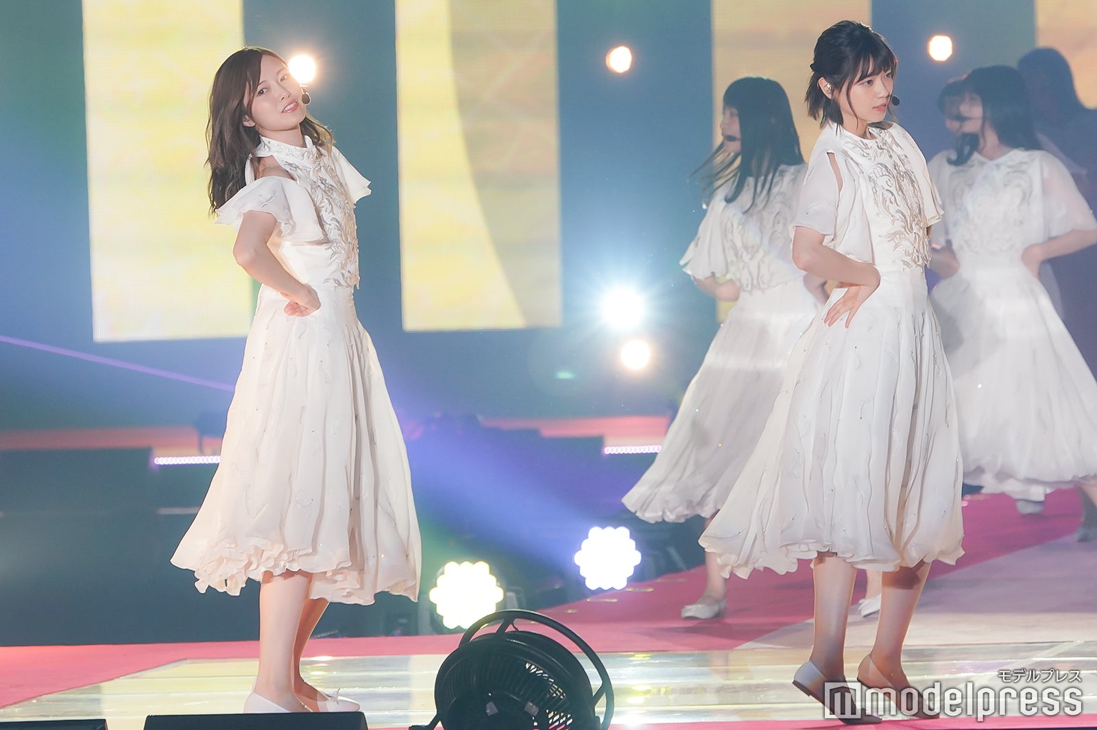 白石麻衣、西野七瀬 （C）モデルプレス