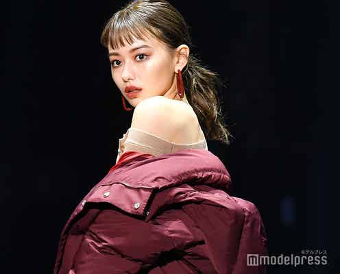 “オン眉”山本舞香、ルーズニットが色っぽい 華やかオーラで圧倒<TGC2019A/W>