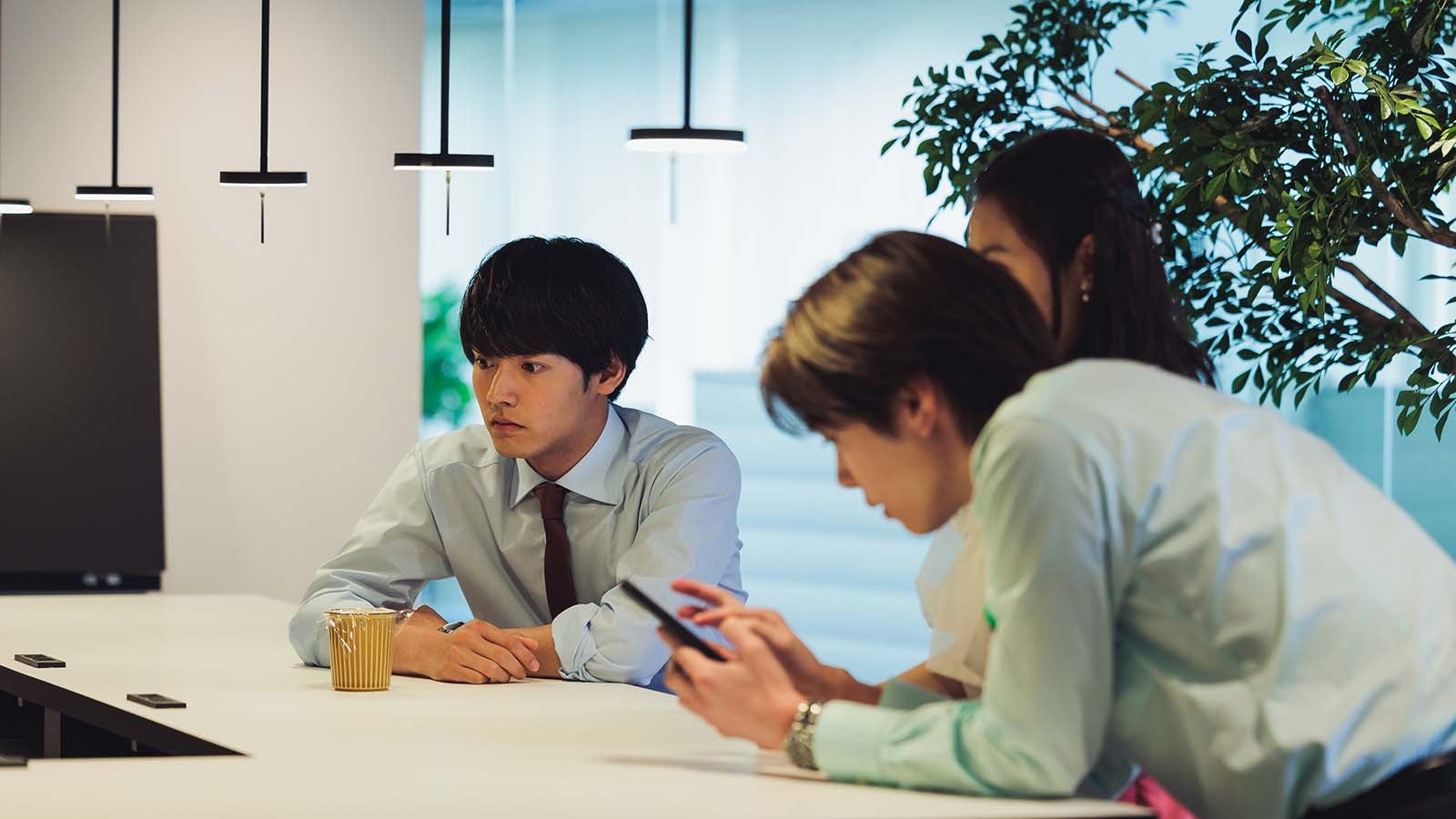 赤楚衛二、田辺桃子、内藤秀一郎「こっち向いてよ向井くん」第1話より（C）日本テレビ