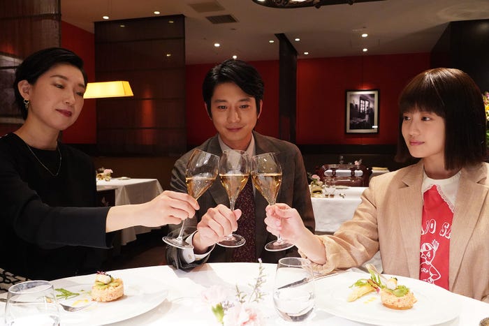 江口のりこ、向井理、今田美桜/「悪女(わる)~働くのがカッコ悪いなんて誰が言った?~」第6話より(C)日本テレビ