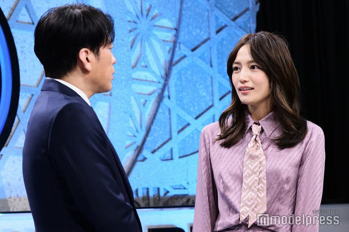 安住紳一郎アナ、川口春奈(C)モデルプレス