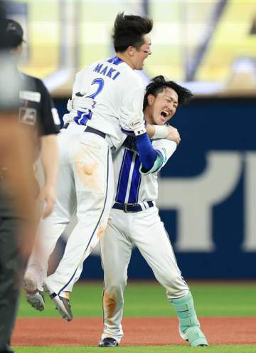 DeNA 6連勝で5割復帰 延長十二回相手のミスで劇的サヨナラ 相川監督「粘り倒して最後の1点につながった」