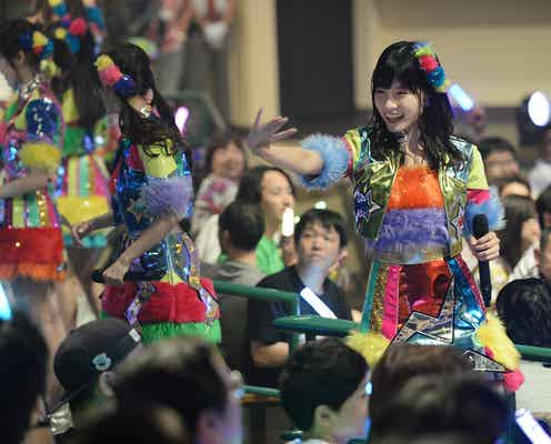 USJでAKB48常駐ライブ開幕 “近すぎ”パフォーマンスに大歓声