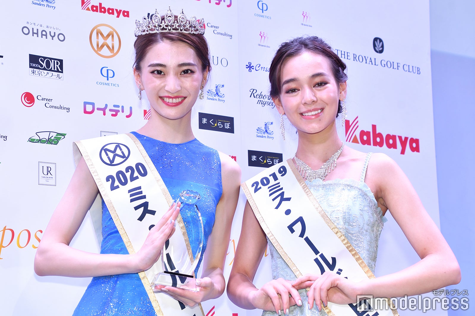 金谷鞠杏と「ミス・ワールド2019」日本代表の世良マリカ（C）モデルプレス