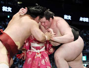 獅司が唯一6連勝で単独トップに 横綱豊昇龍が伯乃富士に屈し痛恨2敗目 大の里は連勝で星を五分に
