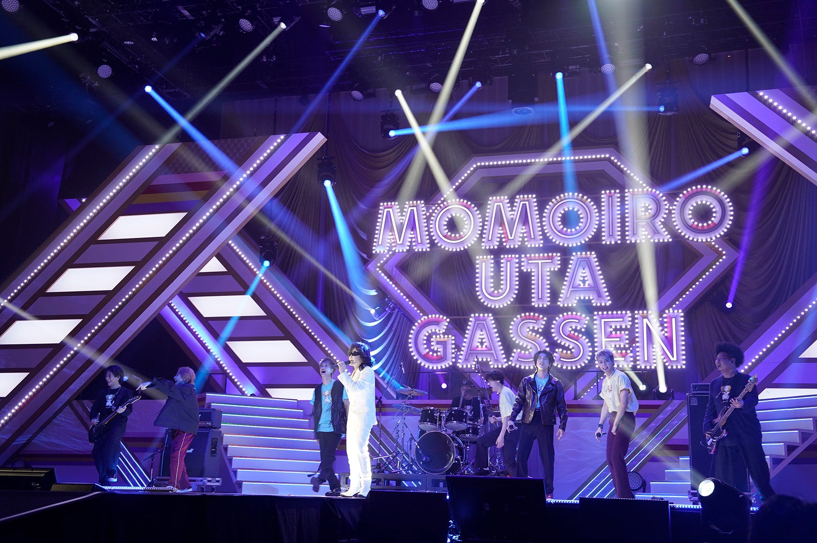 （中央）Toshl「第6回 ももいろ歌合戦」より（提供写真）