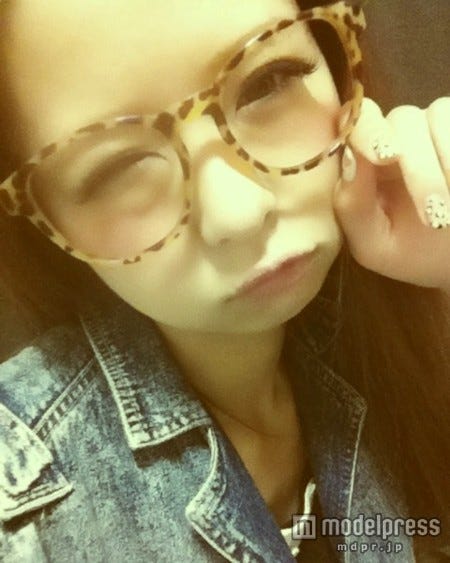 田中美彩「ヒョウ柄メガネ」