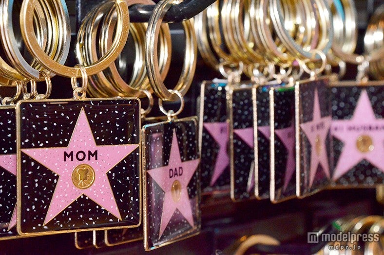 星形の敷石のキーホルダー／画像提供：THE HOLLYWOODLAND 