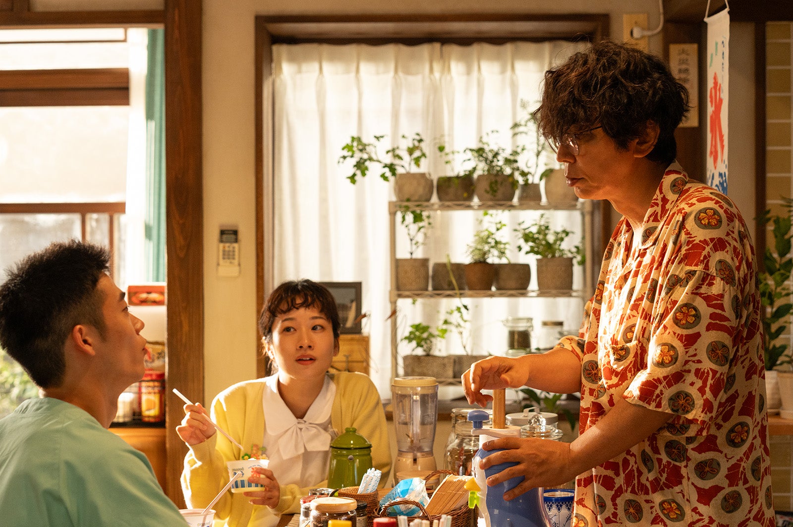 三浦獠太、藤間爽子、ユースケ・サンタマリア／Netflixシリーズ「SとX」（提供写真）