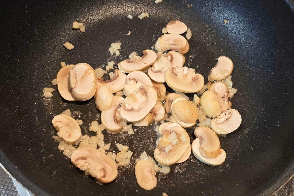 鶏むね肉のミルク煮・マッシュルーム