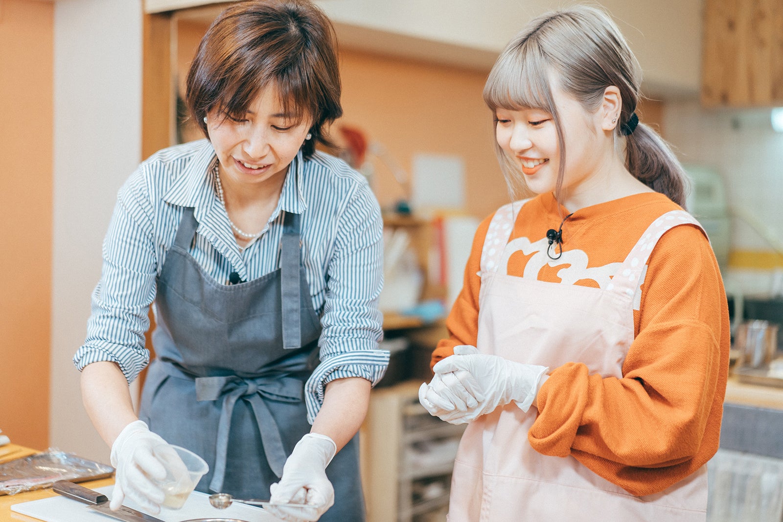 （右）古関れん（写真提供：MBS）