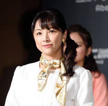 「変わらない美しさ」反響のショムニ女優53歳 「ポツンと」衣装が高橋真麻と同じ！ お値段も手頃、芸能人御用達店で発見