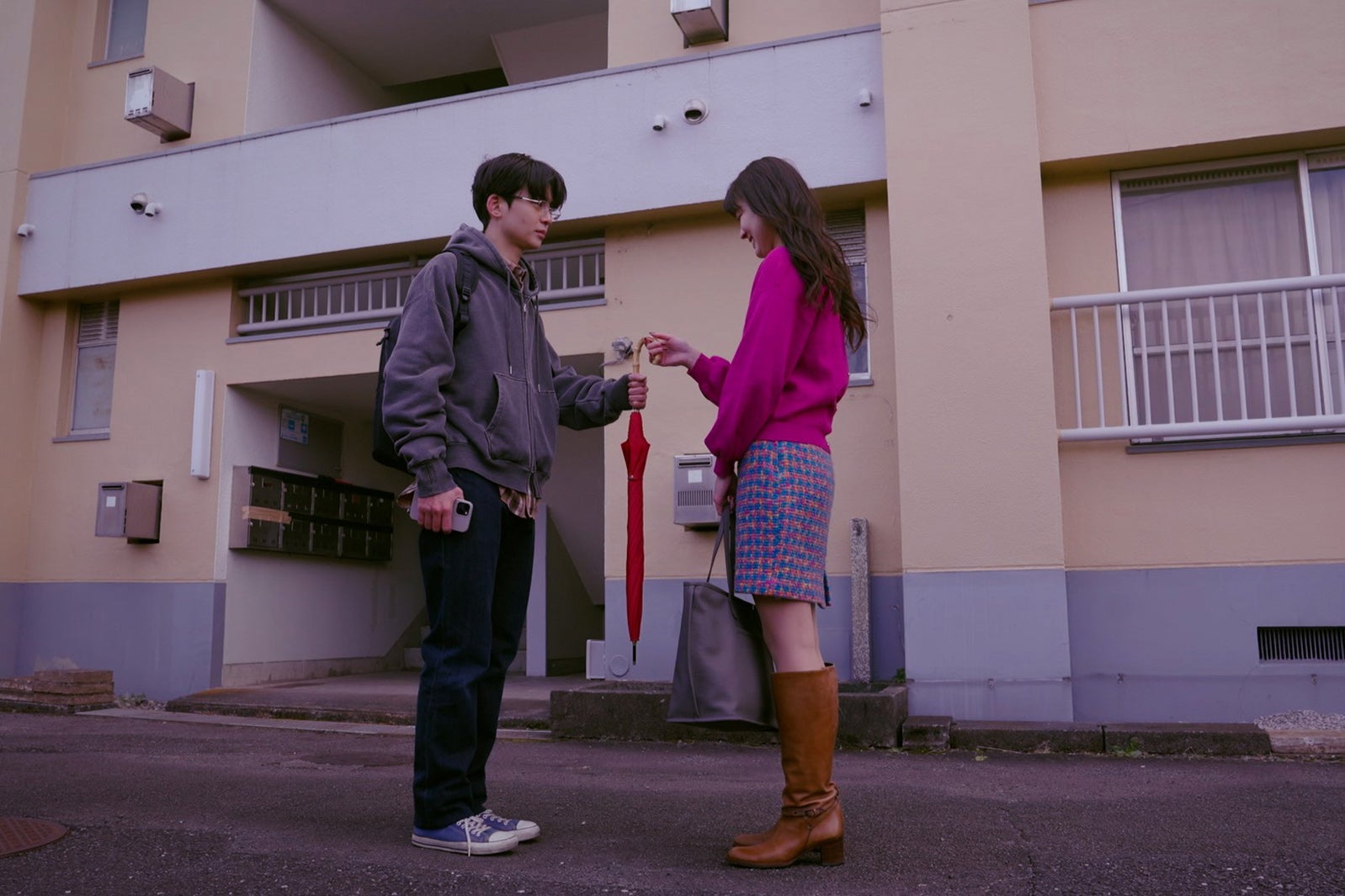 沢村玲、吉本実憂「子宮恋愛」第8話（C）ytv