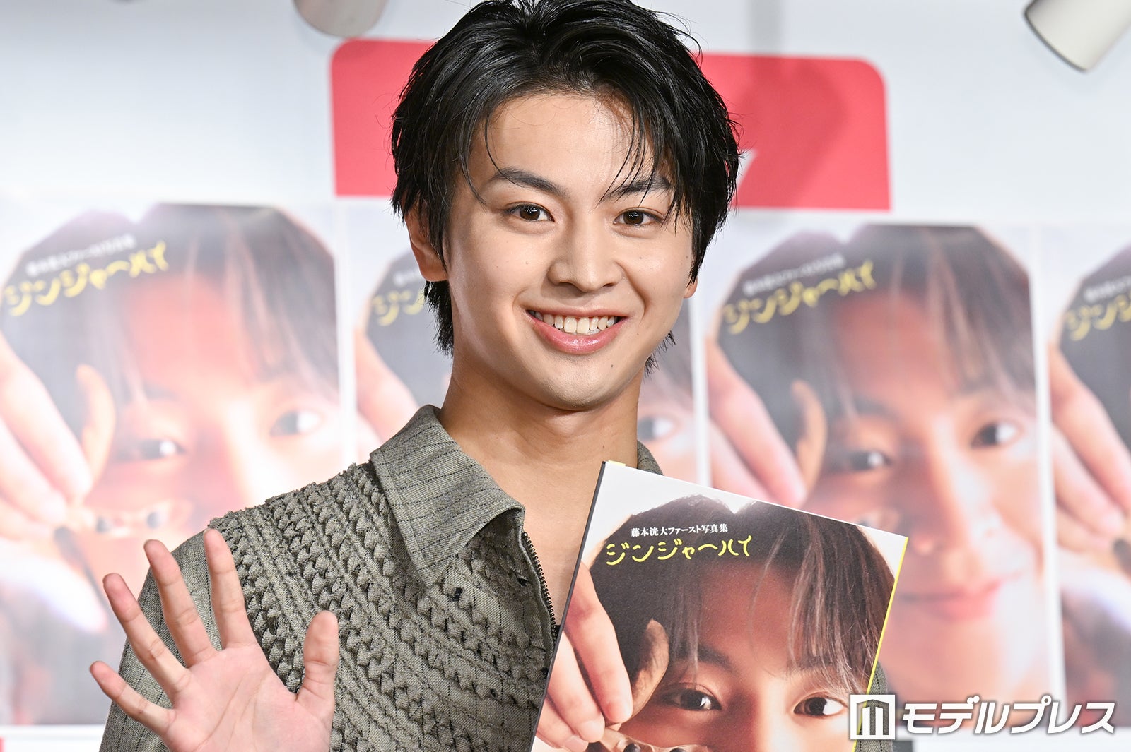 ドラマ「修仲」で話題・藤本洸大、人生初の金髪姿は「クズそうだな」初写真集見た父親の反応も明かす「ちょっと距離感を感じたんですかね…」【1st写真集「ジンジャーハイ」】