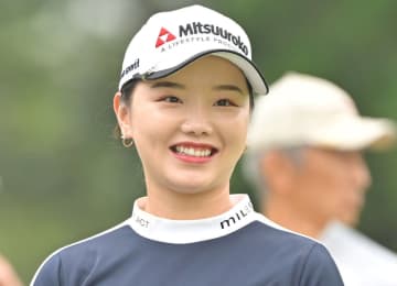 人気女子ゴルファーが工事現場に！？作業服姿＆ガチ装備に「かっこいい」「スタイリッシュ」「何着てもかわいい♥」ファン大反響