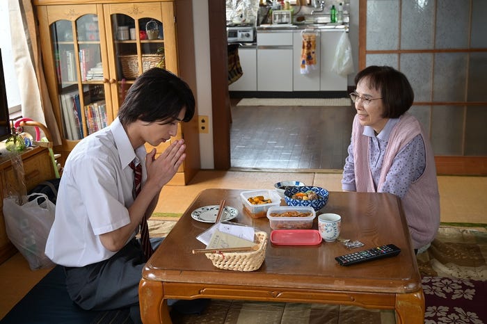 横浜流星、松金よね子(C)TBS