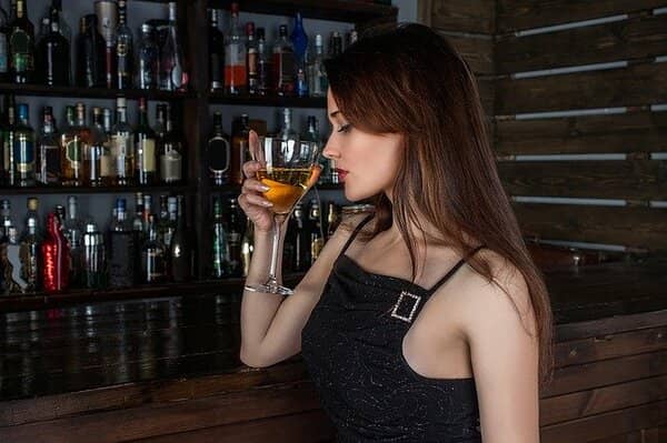 雰囲気に酔えばok 下戸女 が飲み会で好印象を得る方法 モデルプレス