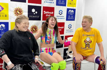 4人で計240歳…フワちゃん、レジェンドと初遭遇で感嘆「本物のプロレス吸収」試合前にんにく＆腕立て？神取忍の“珍言”に驚きも