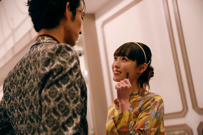 上杉柊平、福原遥「マル秘の密子さん」第3話より(C)日本テレビ