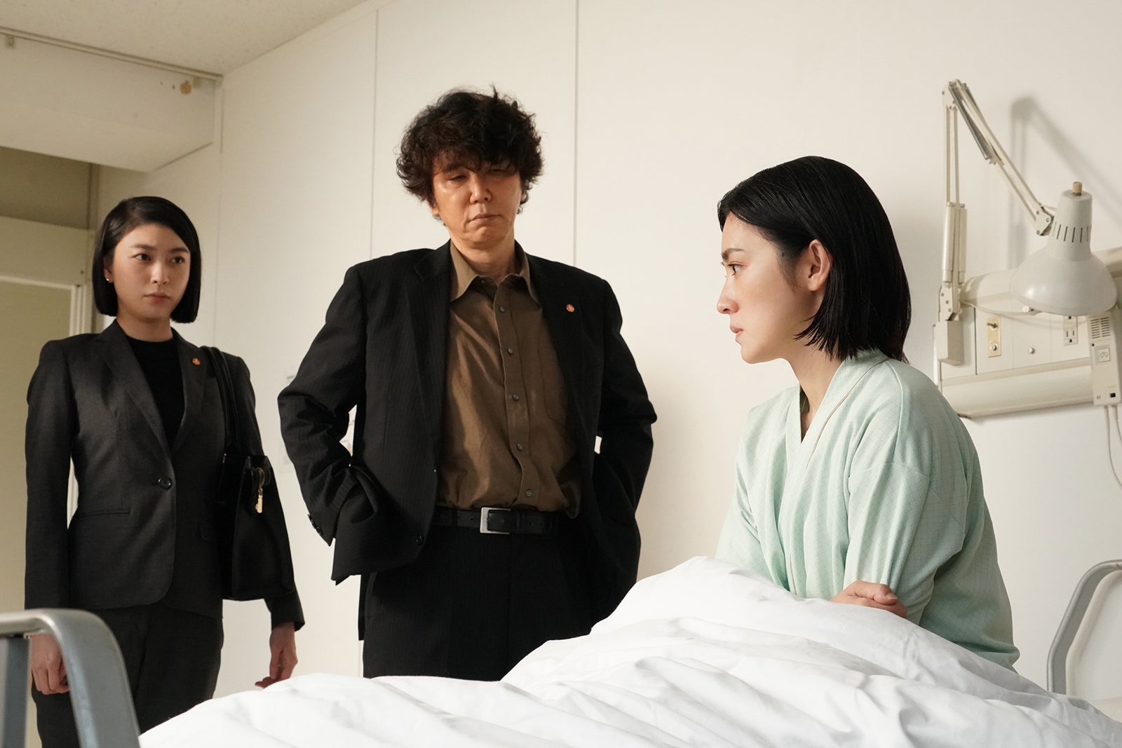 成海璃子、ユースケ・サンタマリア、星野真里「全領域異常解決室」第5話（C）フジテレビ