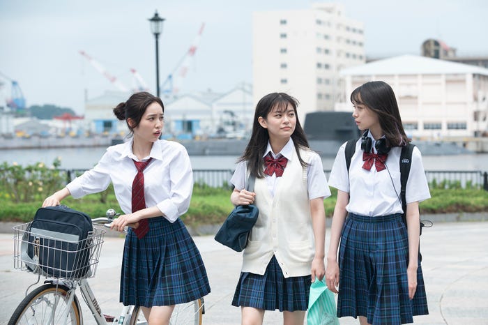 (左から)秋田汐梨、永瀬莉子、田鍋梨々花/ドラマ「17.3 about a sex」(提供写真)