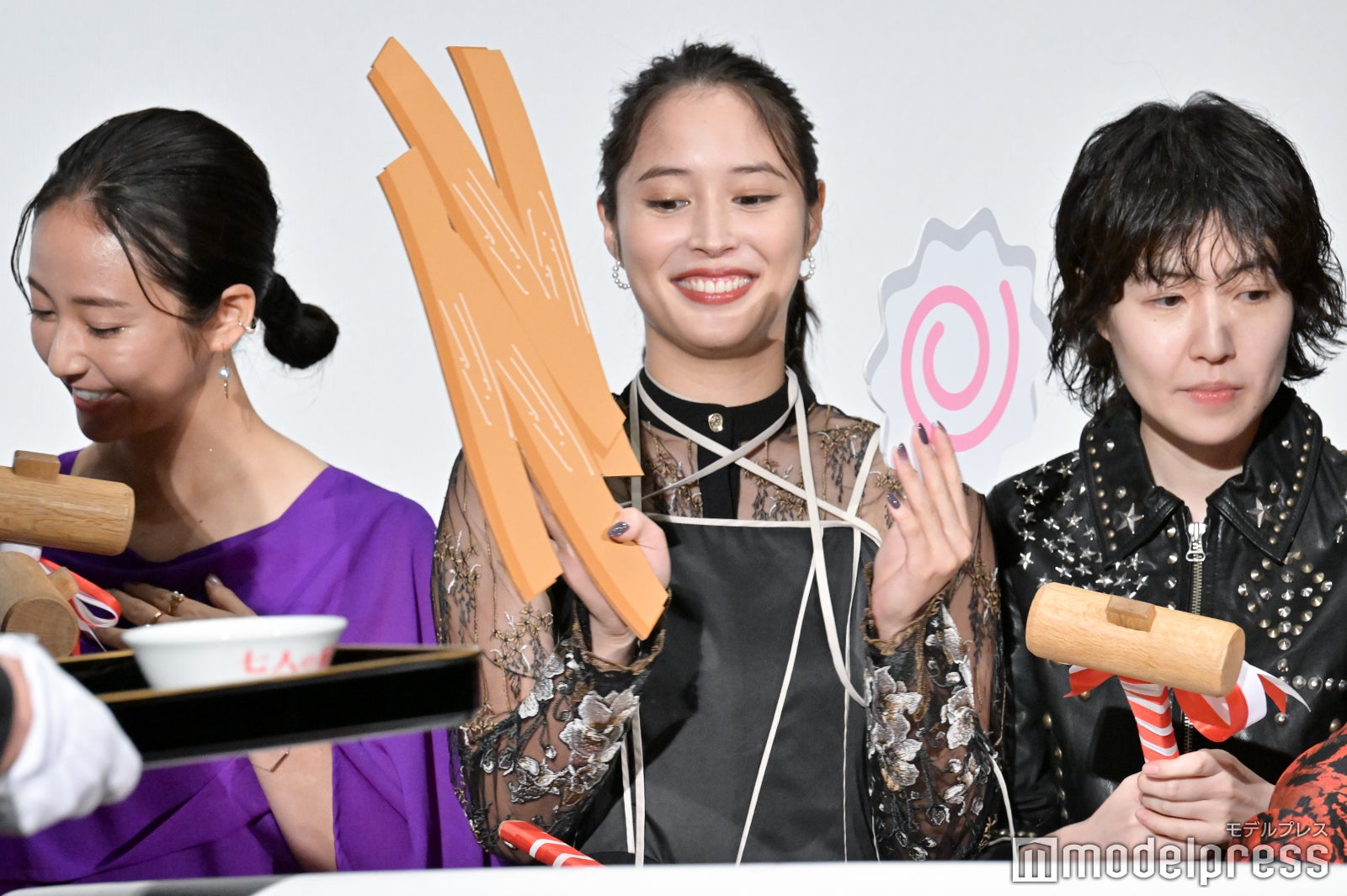 （左から）木村文乃、広瀬アリス、シム・ウンギョン （C）モデルプレス