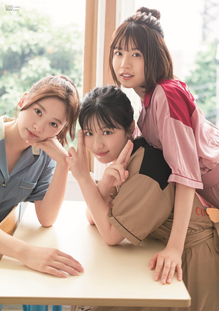 「B.L.T.2021年8月号」ローソンエンタテインメント購入特典ポスター【富田鈴花、渡邉美穂、松田好花(日向坂46)】<裏>(提供写真)